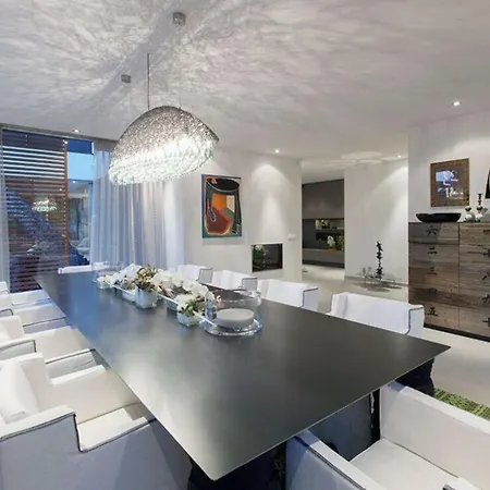 With Private Pool In Roquebrune-cap-martin Mentona
